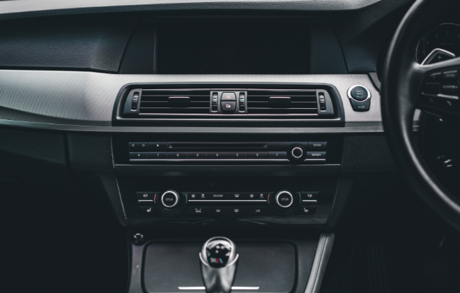 車のエアコン部分のイメージ写真