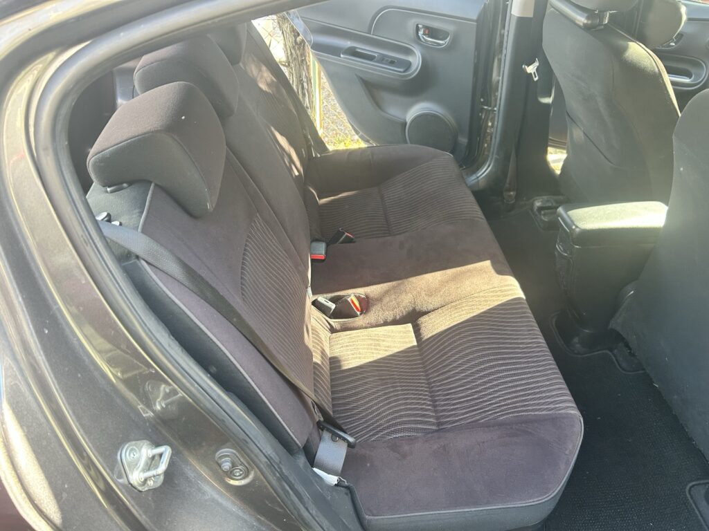 トヨタアクアの嘔吐清掃後の写真イメージ