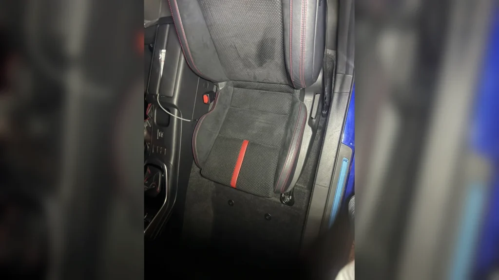 清掃後のスバルBRZシートまわり
