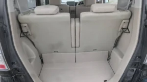 清掃後のホンダN-BOX荷室まわり
