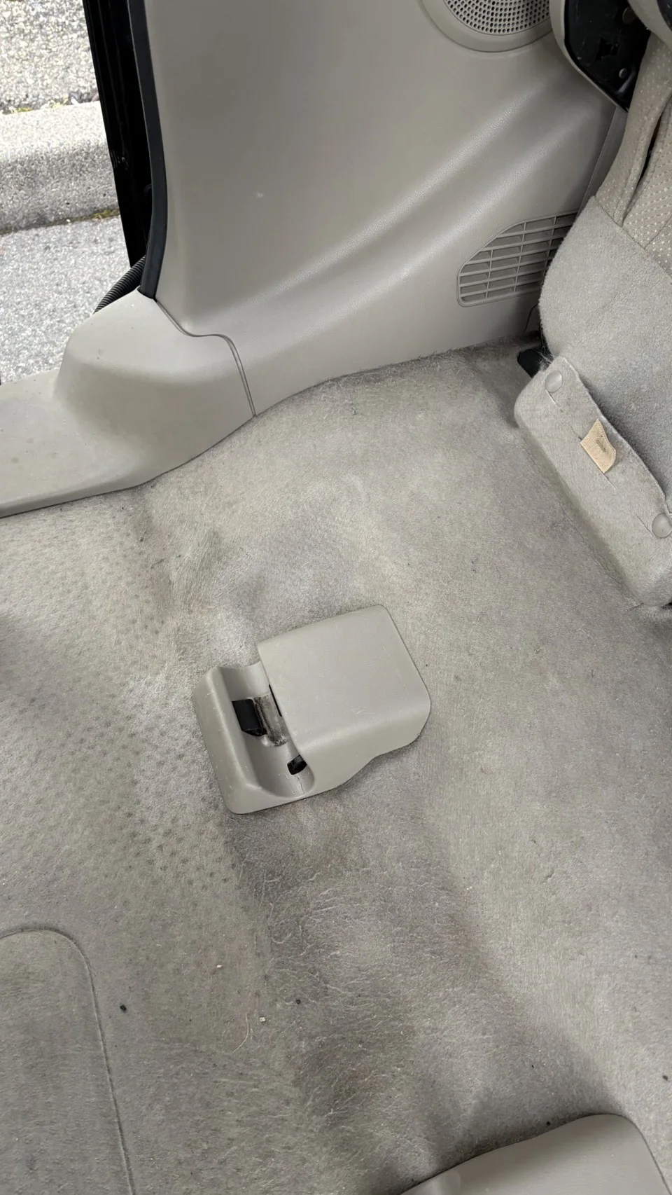 清掃後のホンダN-BOX側面パネル付近の床面