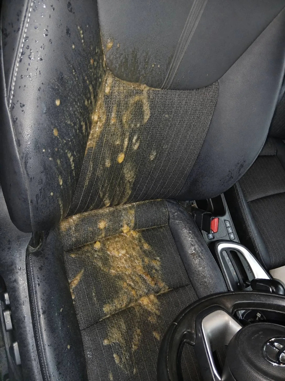 清掃後のトヨタ ヤリスクロス運転席シート