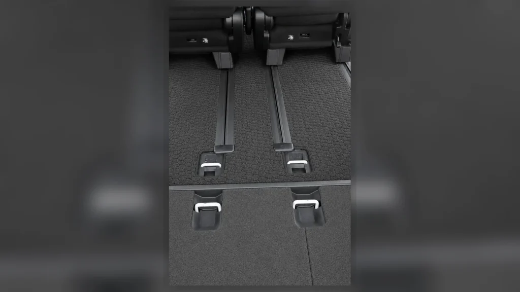 清掃後のトヨタ ヴォクシー車内マットを使用した横長アイキャッチ画像