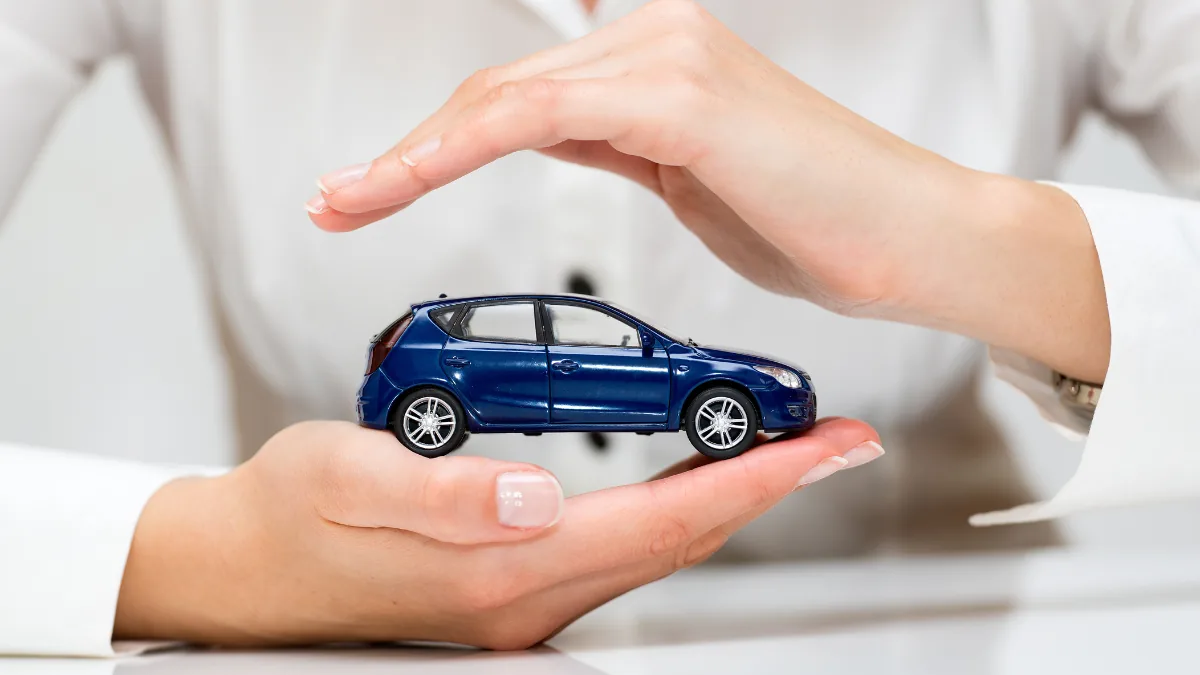 車内クリーニング費用の補償を確認するイメージ