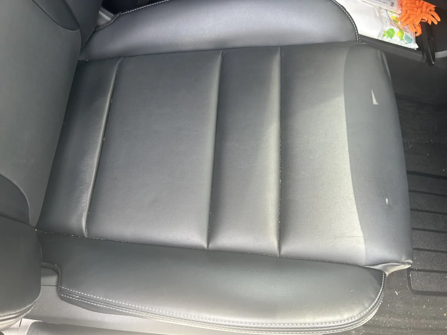 清掃後の日産 エクストレイル後部座席シート