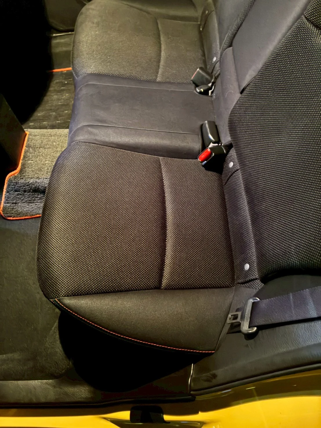 清掃後のXV後席座面