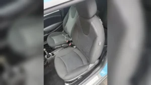 静岡市で車内清掃を行ったミニクーパーの清掃後フロントシート