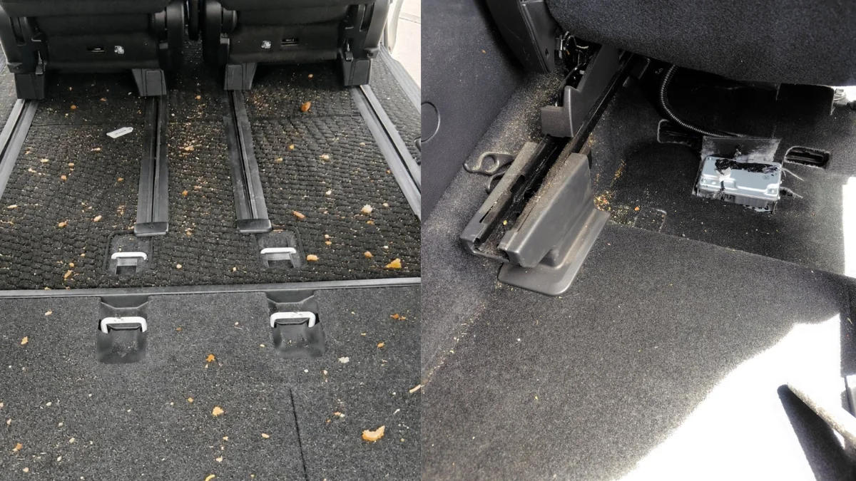食べこぼしが広がった車内のフロアとシート下