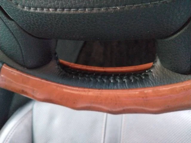 清掃後のトヨタ クラウンヘッドレスト下部