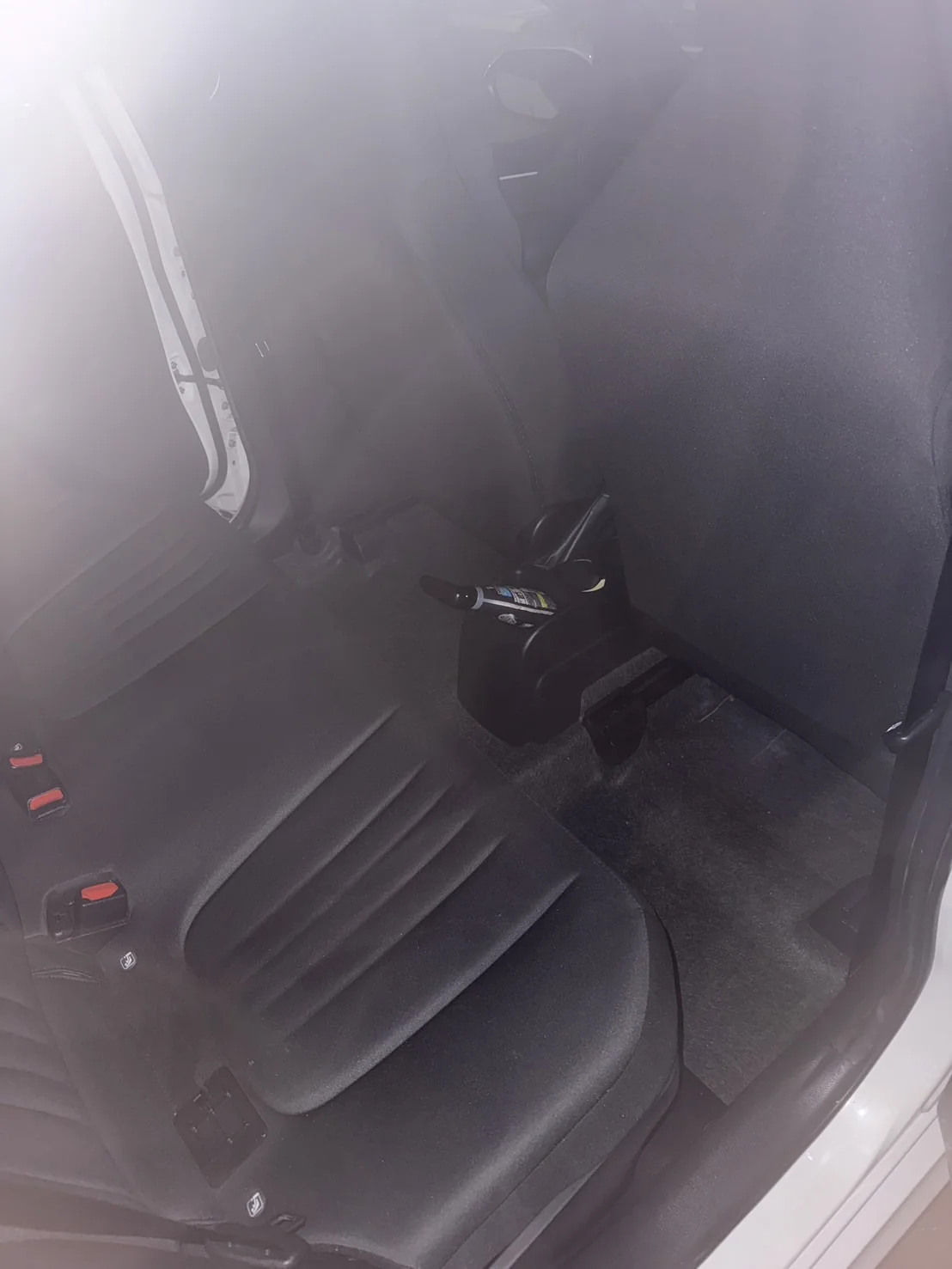 清掃後のトヨタ ヤリス後部座席全体