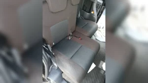 清掃後に復旧したトール後部座席