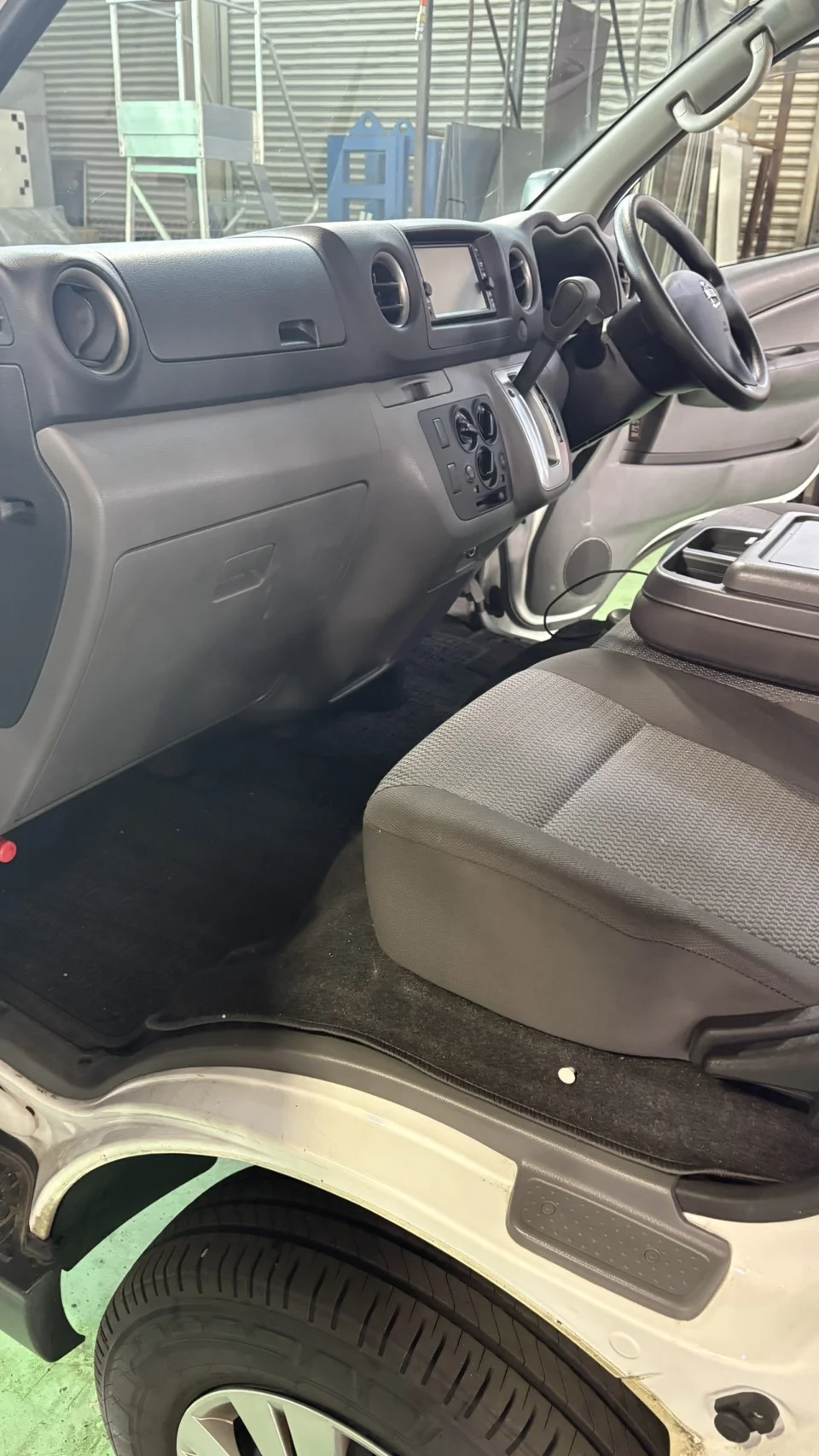 清掃前 運転席まわりの状態