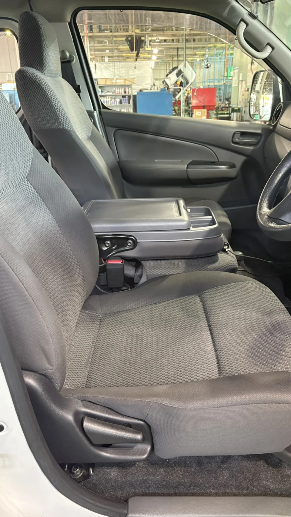 清掃前 運転席シートの状態
