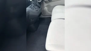 清掃後のデイズ前席足元