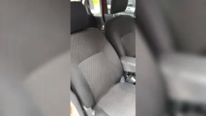 清掃後のスズキ スペーシア運転席シート