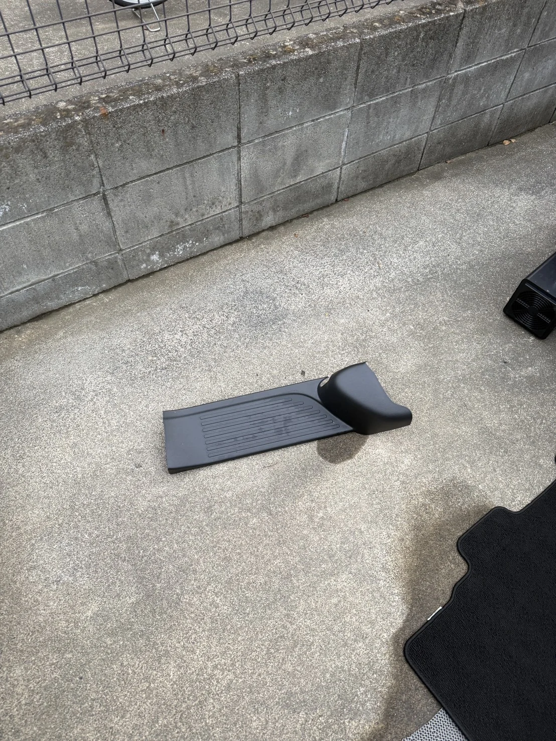 取り外したワゴンRスライドドア下パーツ