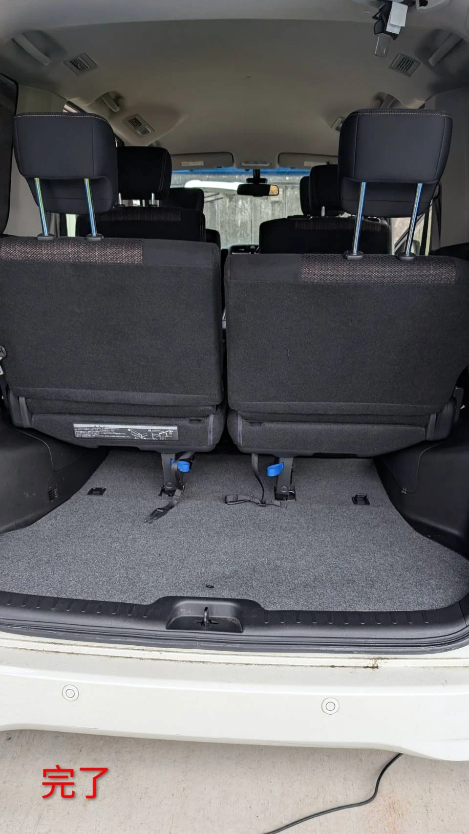 清掃後のセレナ荷室まわり
