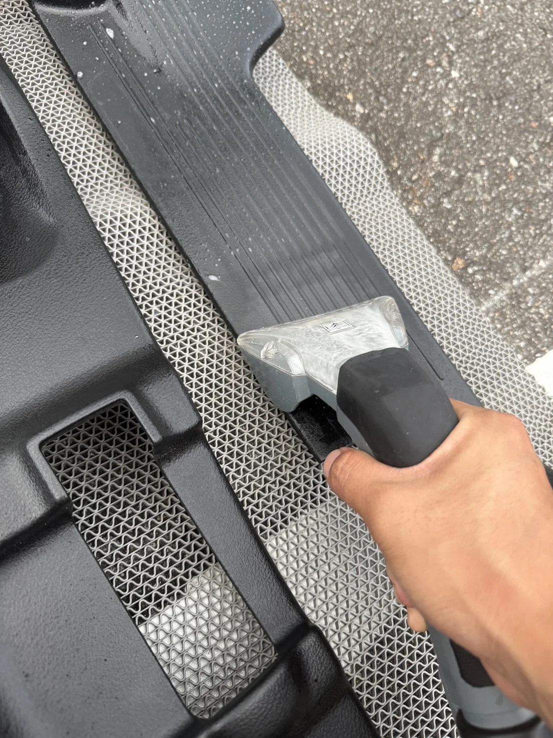 作業中 フロア清掃の様子