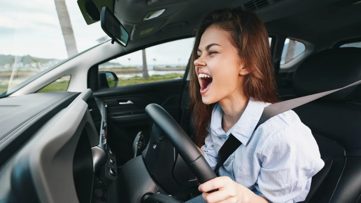 急ぎの車内トラブルで早めに相談するイメージ