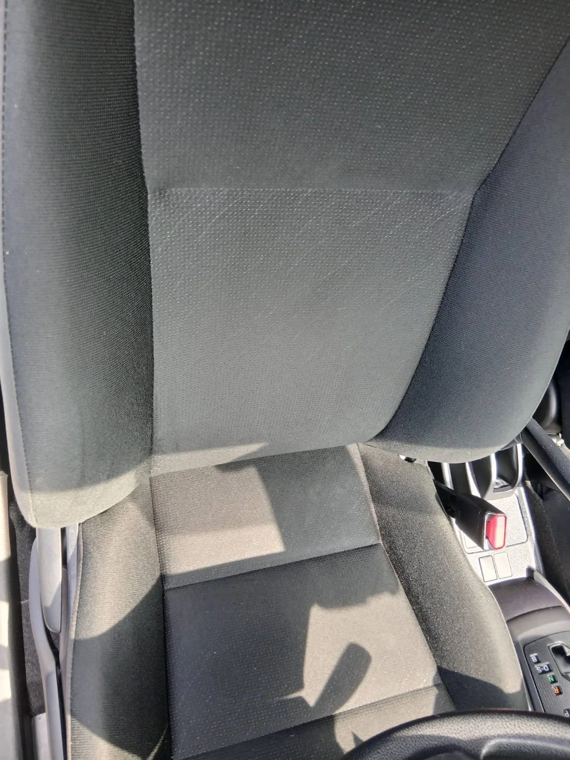 運転席シートの清掃後の状態