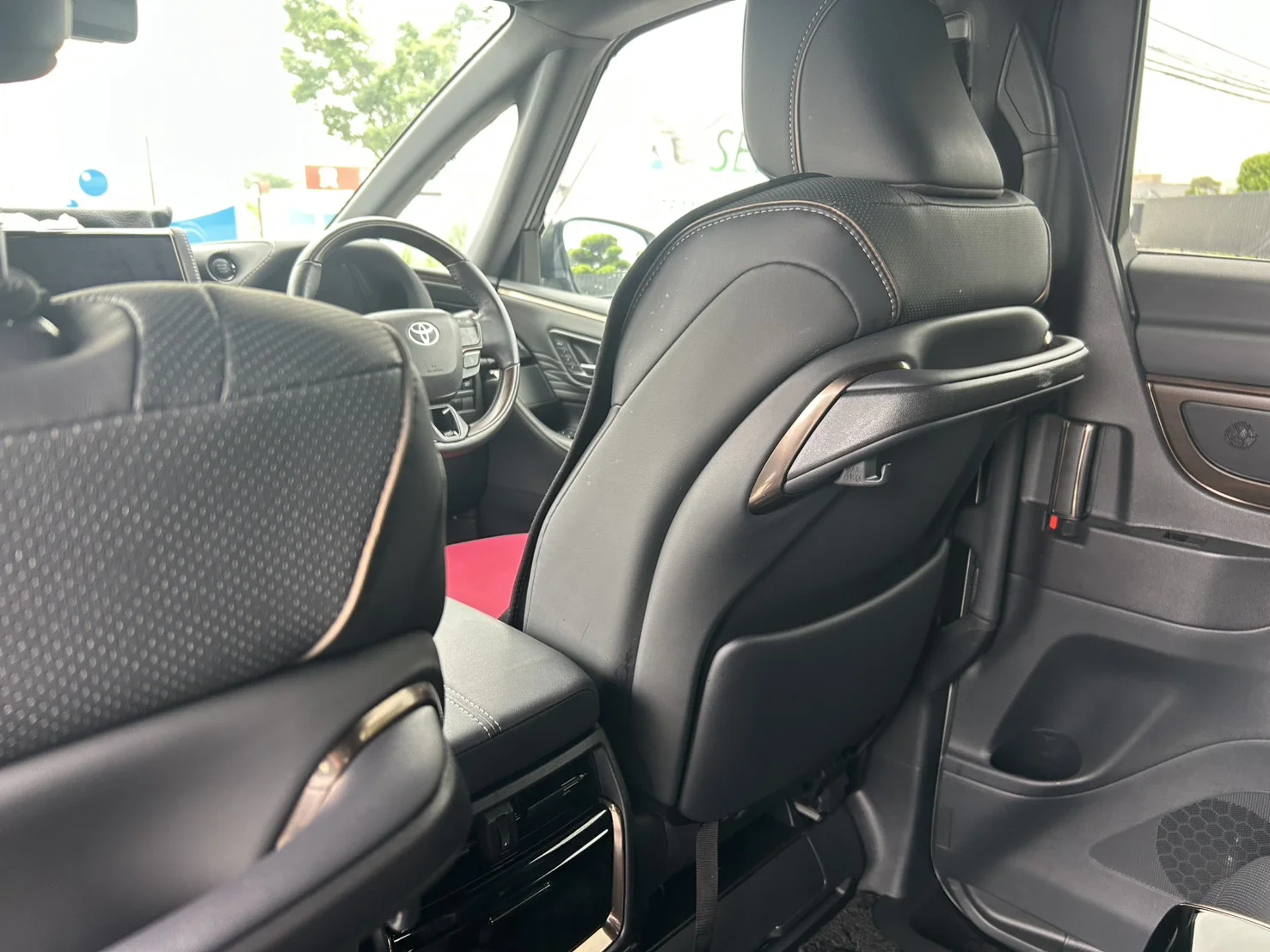 アルファード車内清掃アフター：ドアトリム清掃後