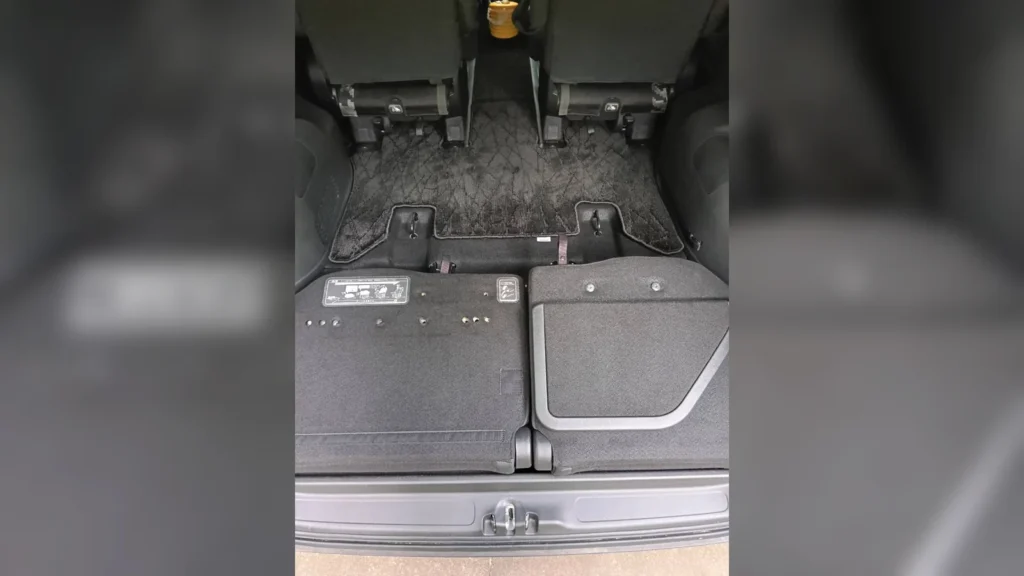清掃後のホンダ ステップワゴン3列目フロアエリア（福島市）