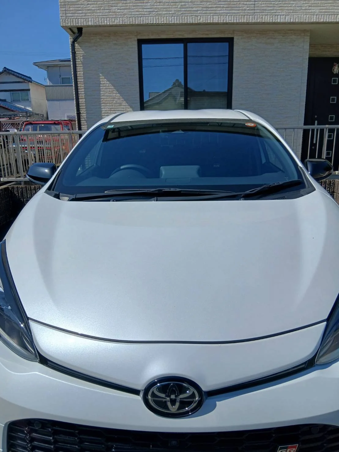 施工車両のトヨタ アクア（三重県伊勢市）