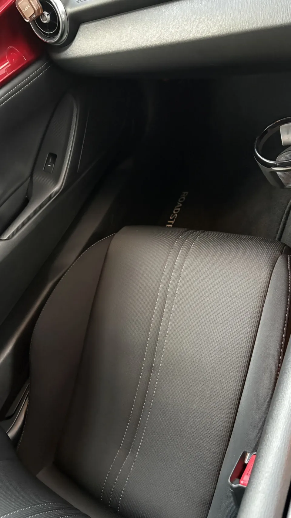 マツダロードスター 車内清掃後のフロアマットの様子