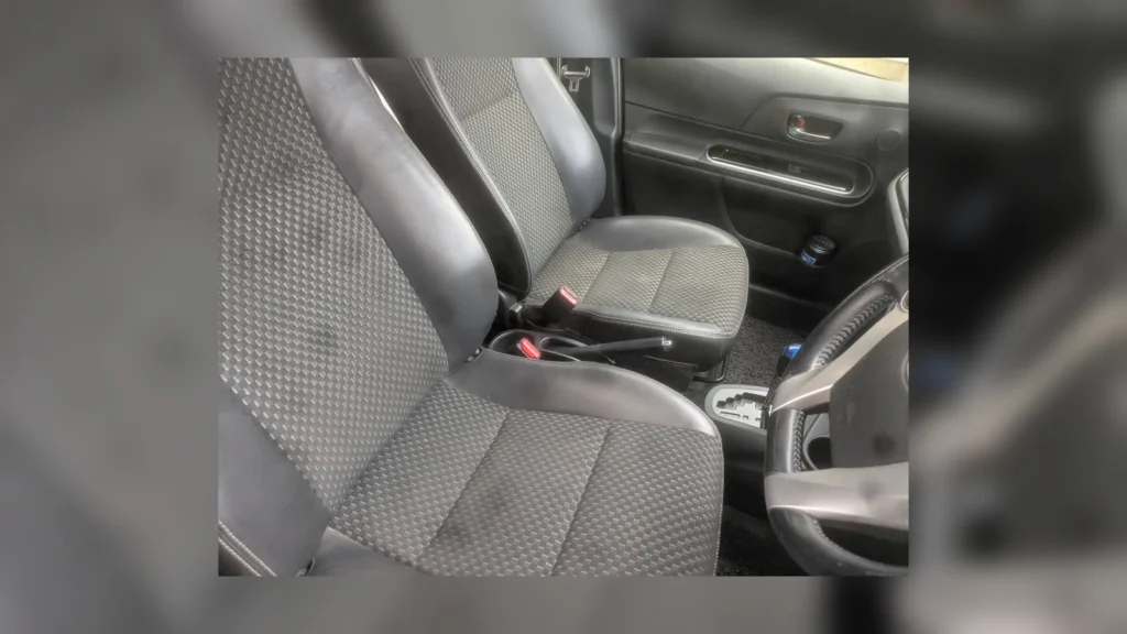 【施工後】新潟県上越市 トヨタアクア 車内全体清掃 アイキャッチ