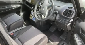 施工後の運転席まわり(島根県出雲市・日産セレナ)