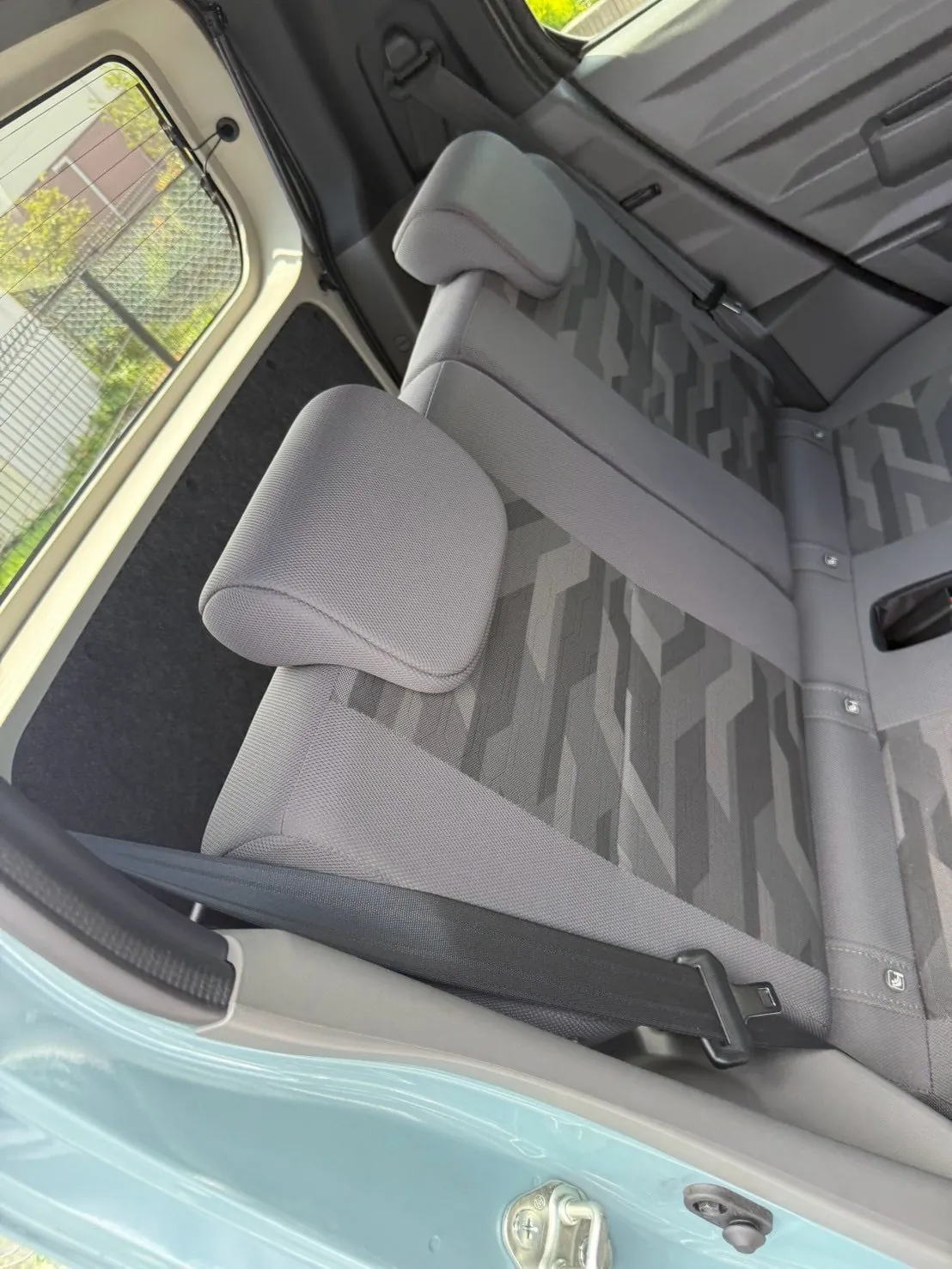 ダイハツ タフトの後部座席まわりの車内