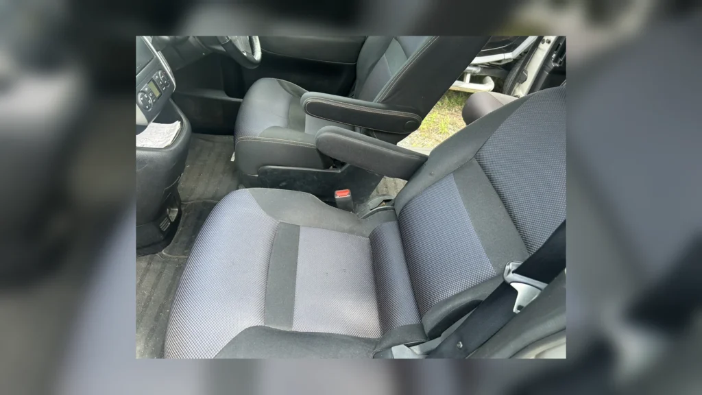 【施工後】栃木県小山市 日産セレナ 運転席排泄物清掃 アイキャッチ