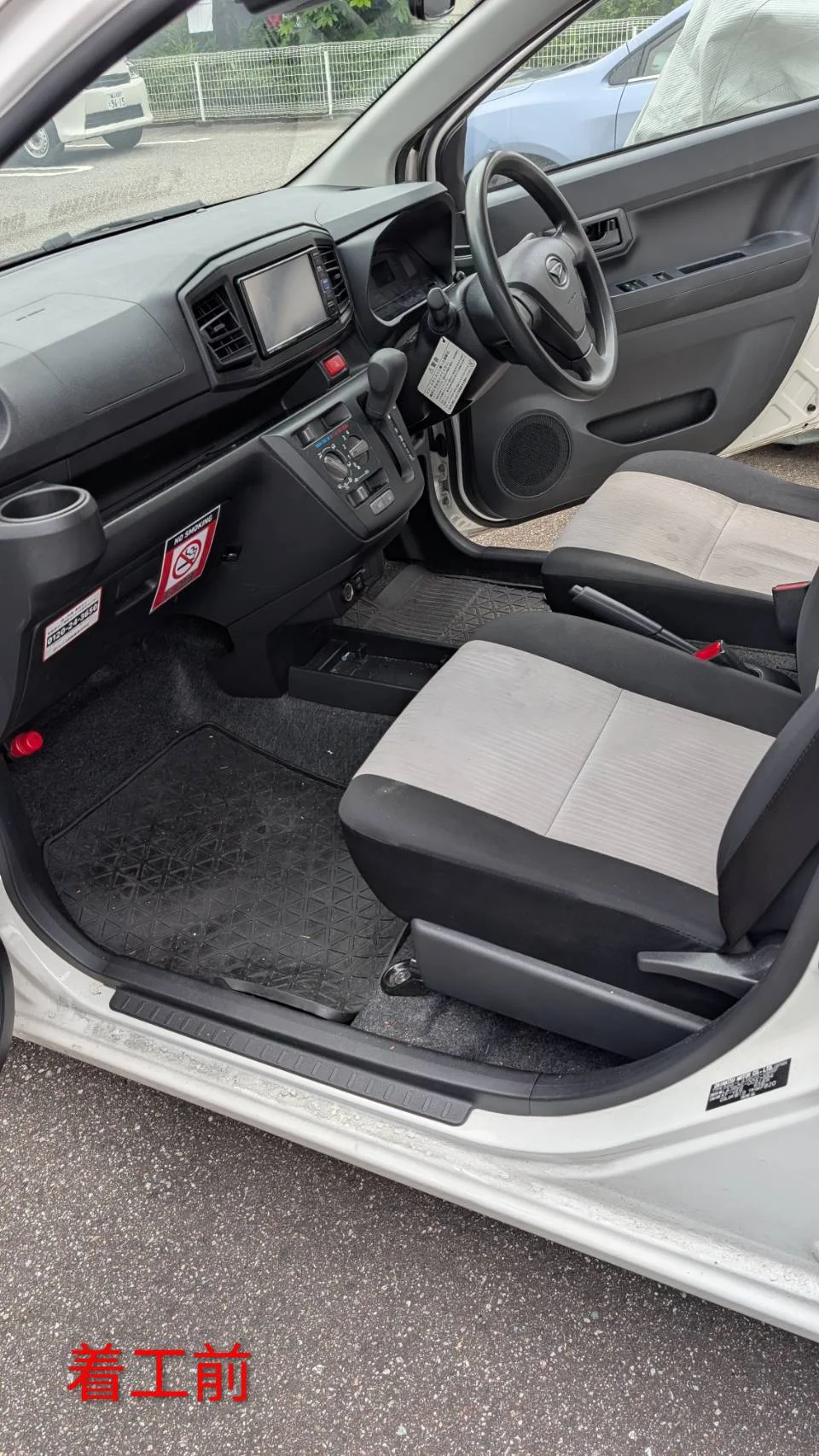 軽自動車タバコ消臭クリーニングビフォー：ダッシュボード・内装全体
