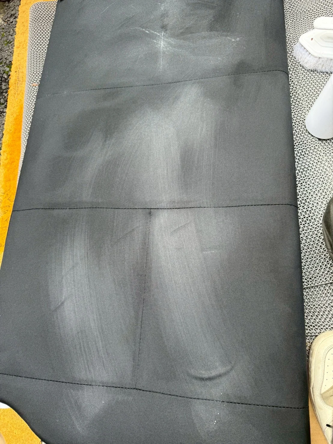 ミライース車内カビ除去作業中：マット・シートの洗浄処置