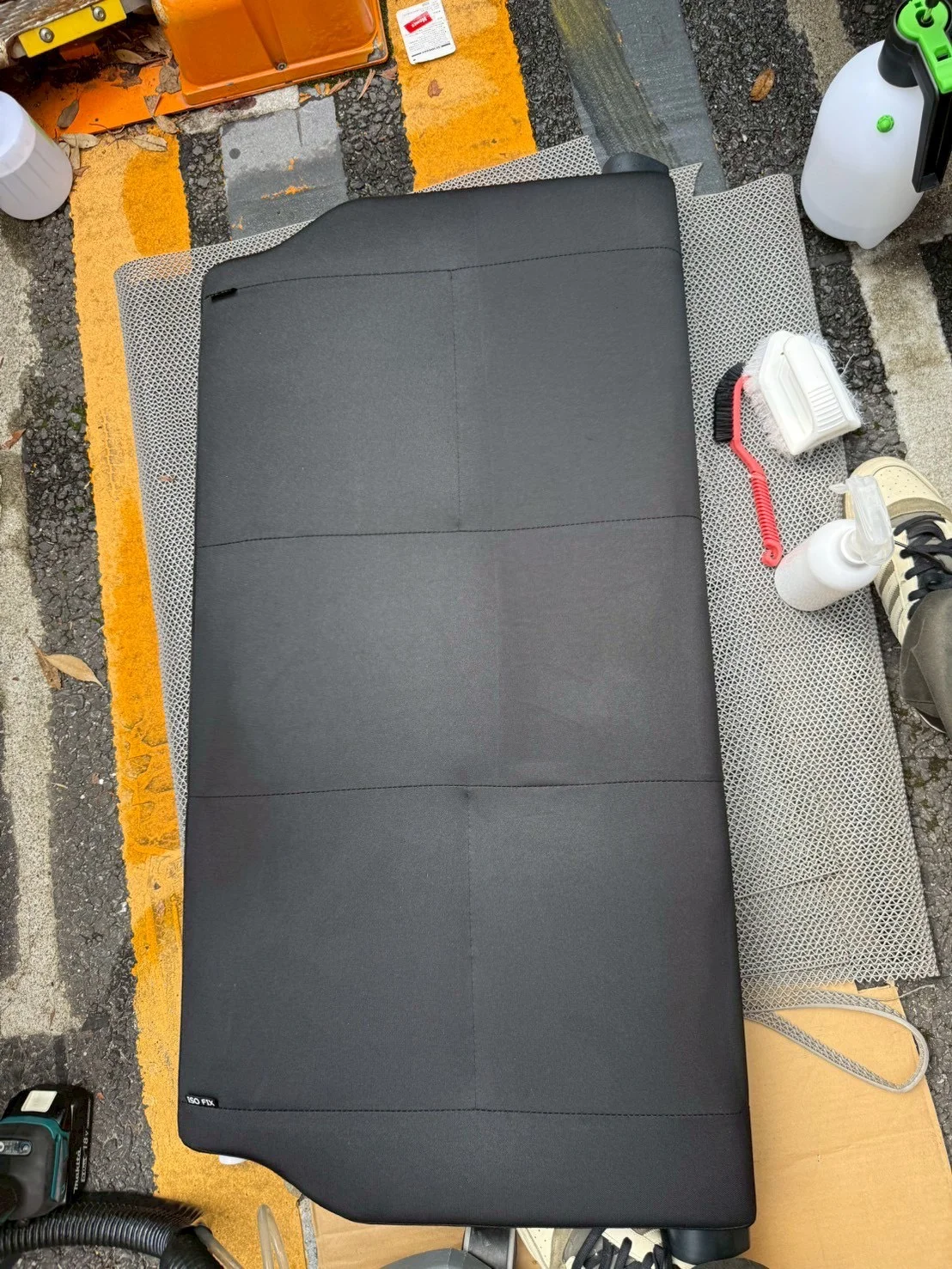 ミライース車内カビ除去作業中：洗浄後の素材状態