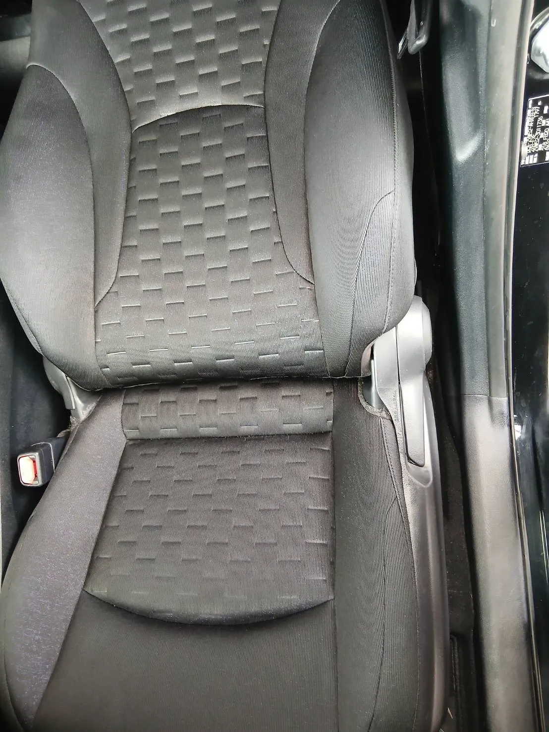 プリウスPHVの運転席シートの背もたれと座面