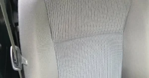 作業を終えた助手席のシート