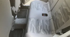 清掃を終えた後部座席