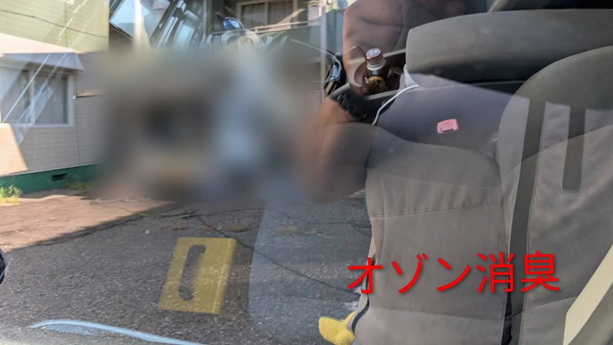 石川県金沢市 トヨタ プリウス 消臭作業のときに車内から窓越しに外を見たところ