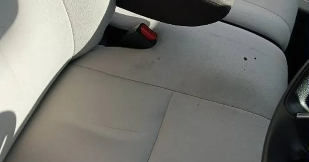 清掃後の日産 デイズの運転席の座面